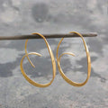 Irati | Pendientes de Arco Minimalistas Dorados