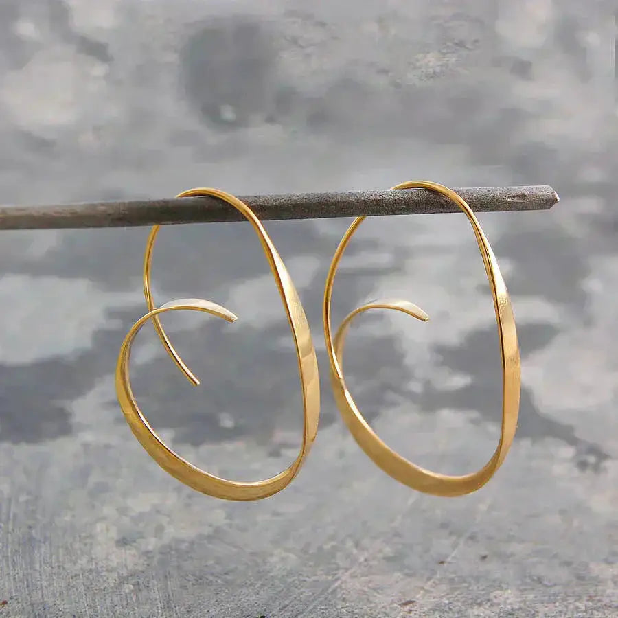 Irati | Pendientes de Arco Minimalistas Dorados