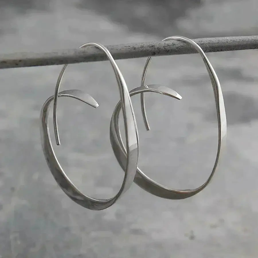 Irati | Pendientes de Arco Minimalistas Dorados