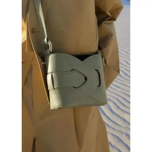 Vera | Bolso de Mano con Frontal Geométrico