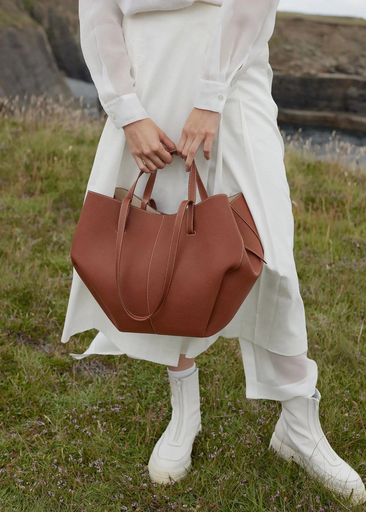 Riosa | Bolso Shopper Amplio con Cordones Laterales