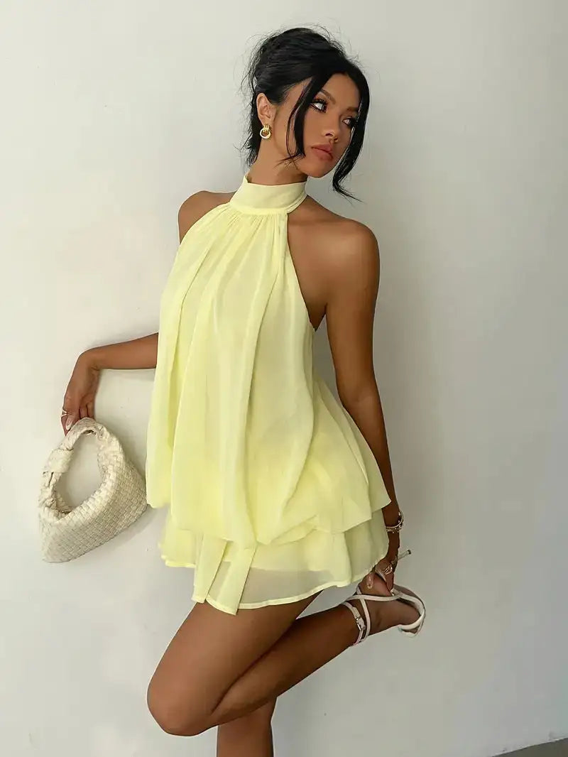 Zoa | Margot Mini Vestido Halter con Espalda Descubierta y Movimiento