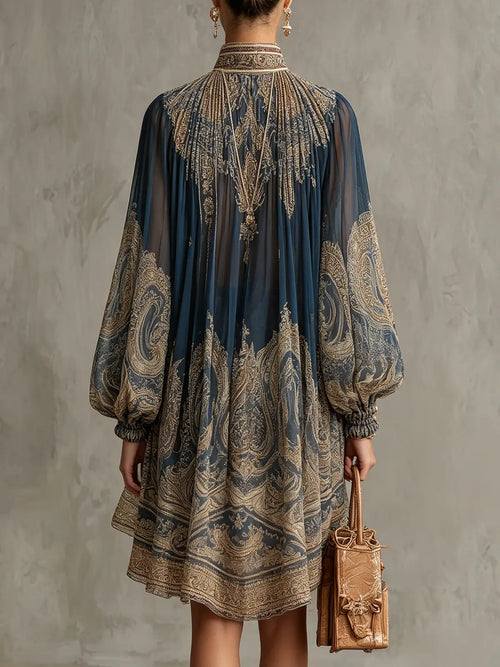 Bérénice | Vestido corto asimétrico de chifón con estampado barroco azul marino y cuello alto