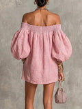 Violette | Vestido mini de silueta trapezoidal rosa con mangas farol y hombros descubiertos