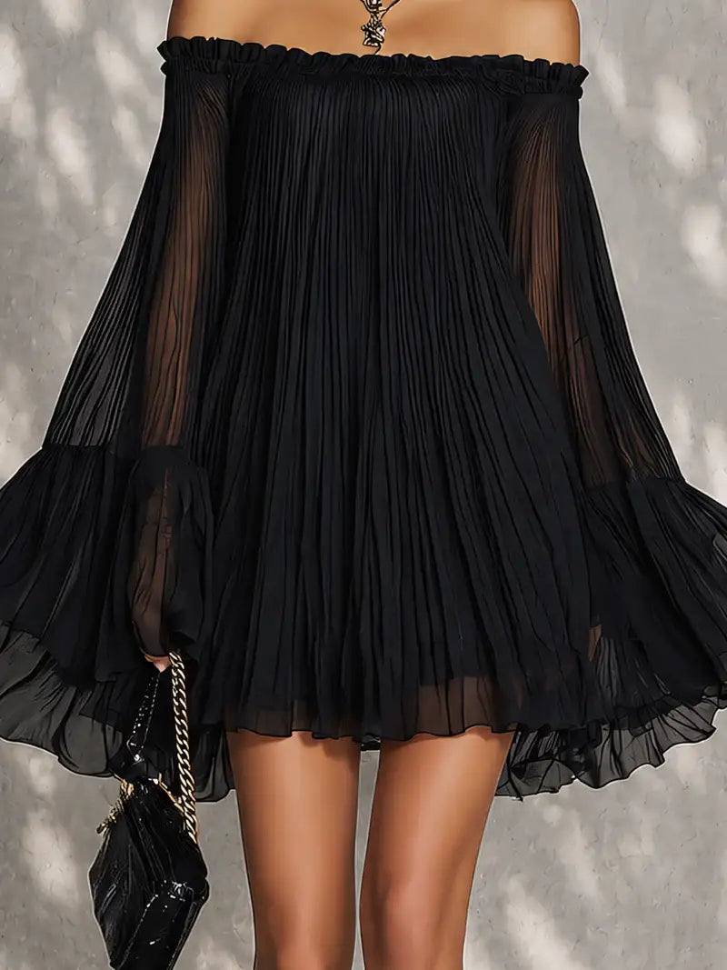 Océane | Mini vestido negro con mangas acampanadas y hombros descubiertos fruncidos