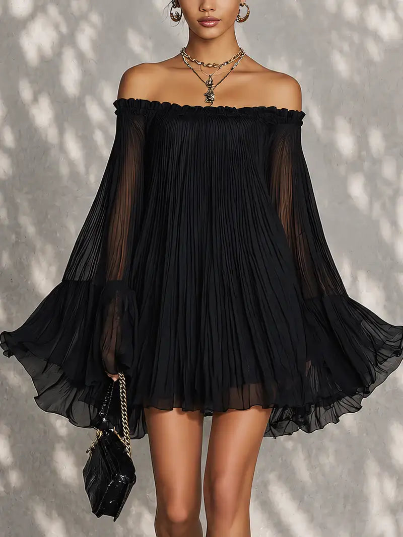 Océane | Mini vestido negro con mangas acampanadas y hombros descubiertos fruncidos