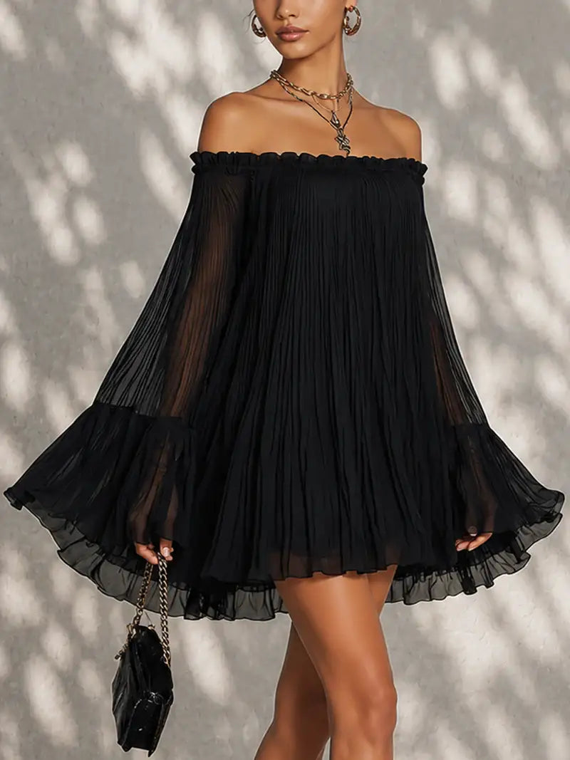 Océane | Mini vestido negro con mangas acampanadas y hombros descubiertos fruncidos