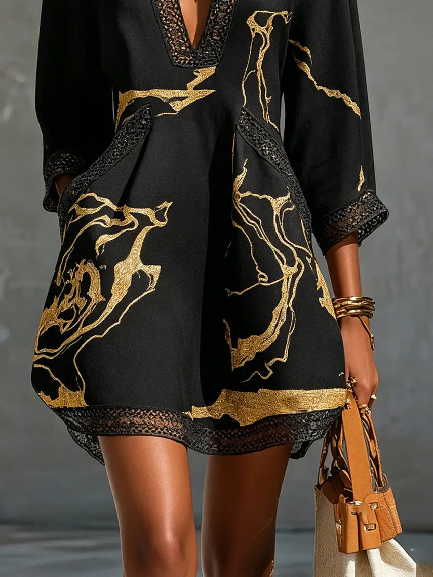 Léonie | Vestido corto de encaje crochet negro con motivos dorados y escote en V