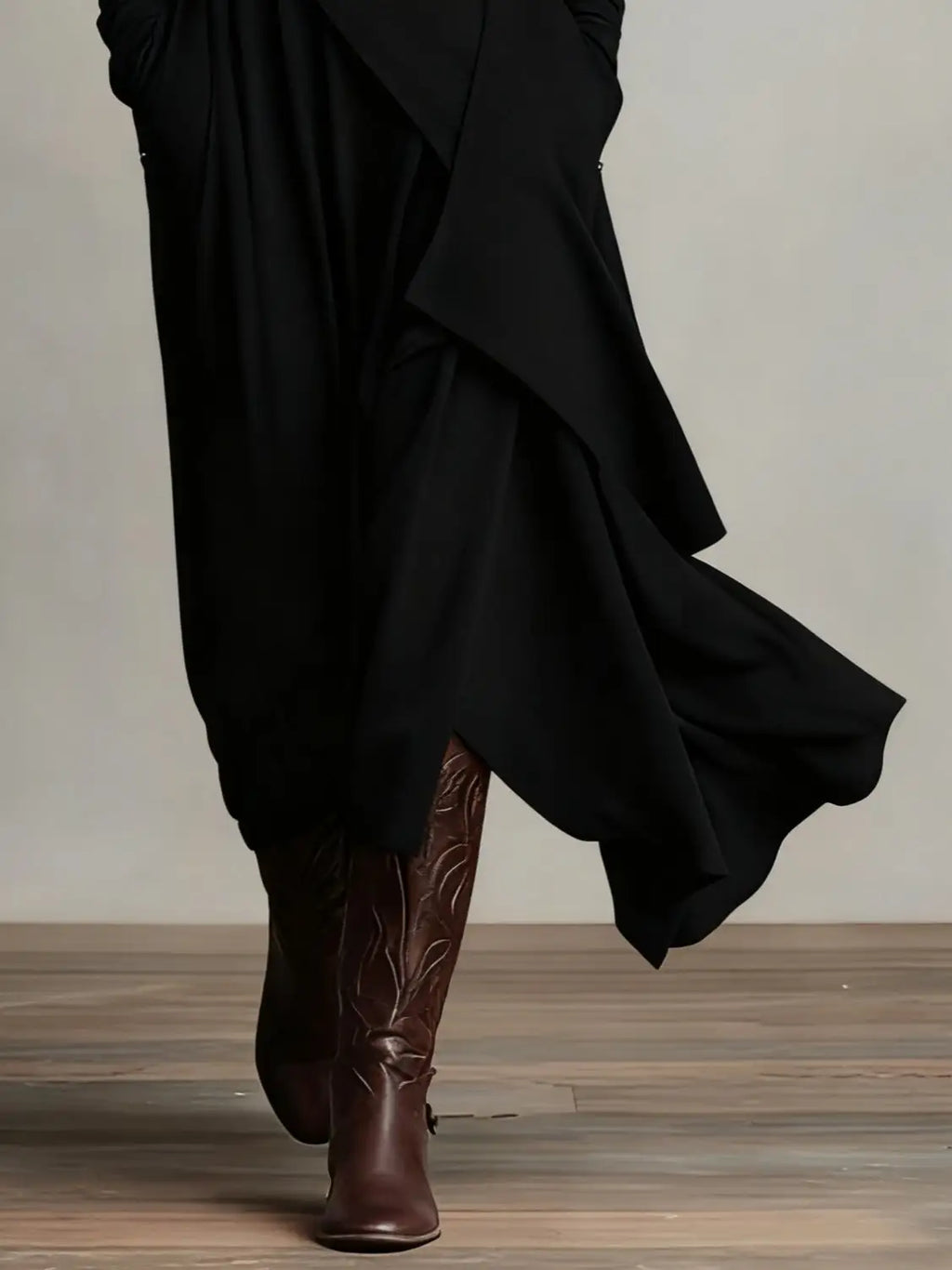 Aurelia™ | Vestido Largo Plisado Asimétrico con Cuello Alto