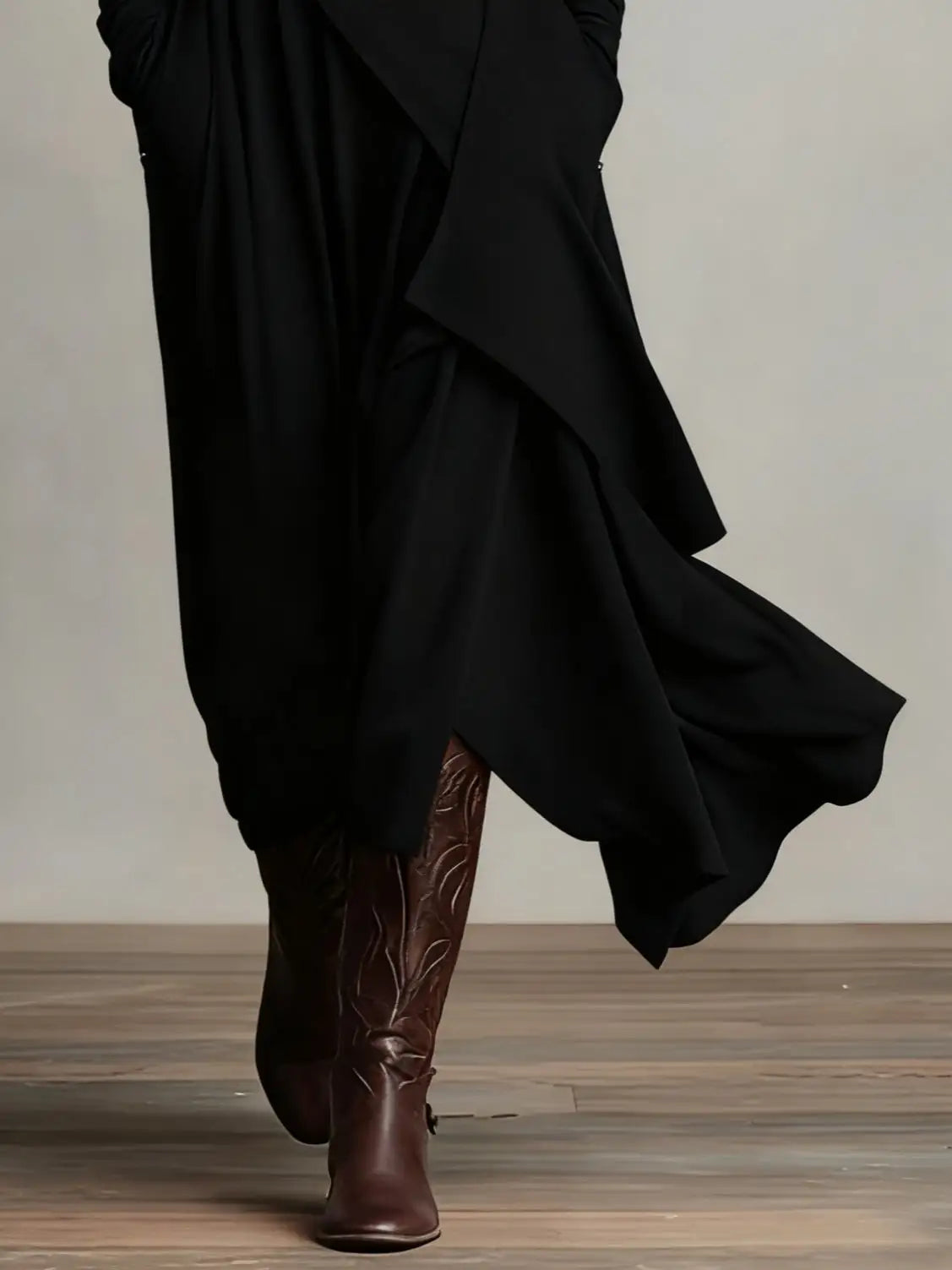 Aurelia™ | Vestido Largo Plisado Asimétrico con Cuello Alto