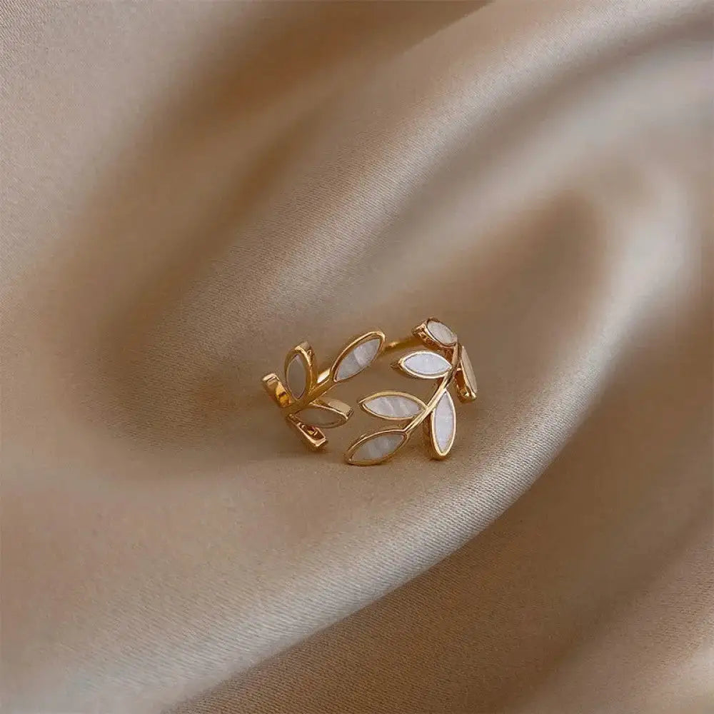Issabeau™ | Anillo con Hojas Doradas