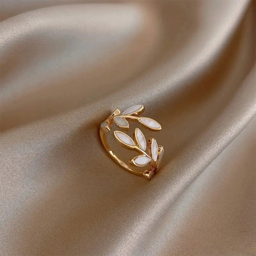 Issabeau™ | Anillo con Hojas Doradas