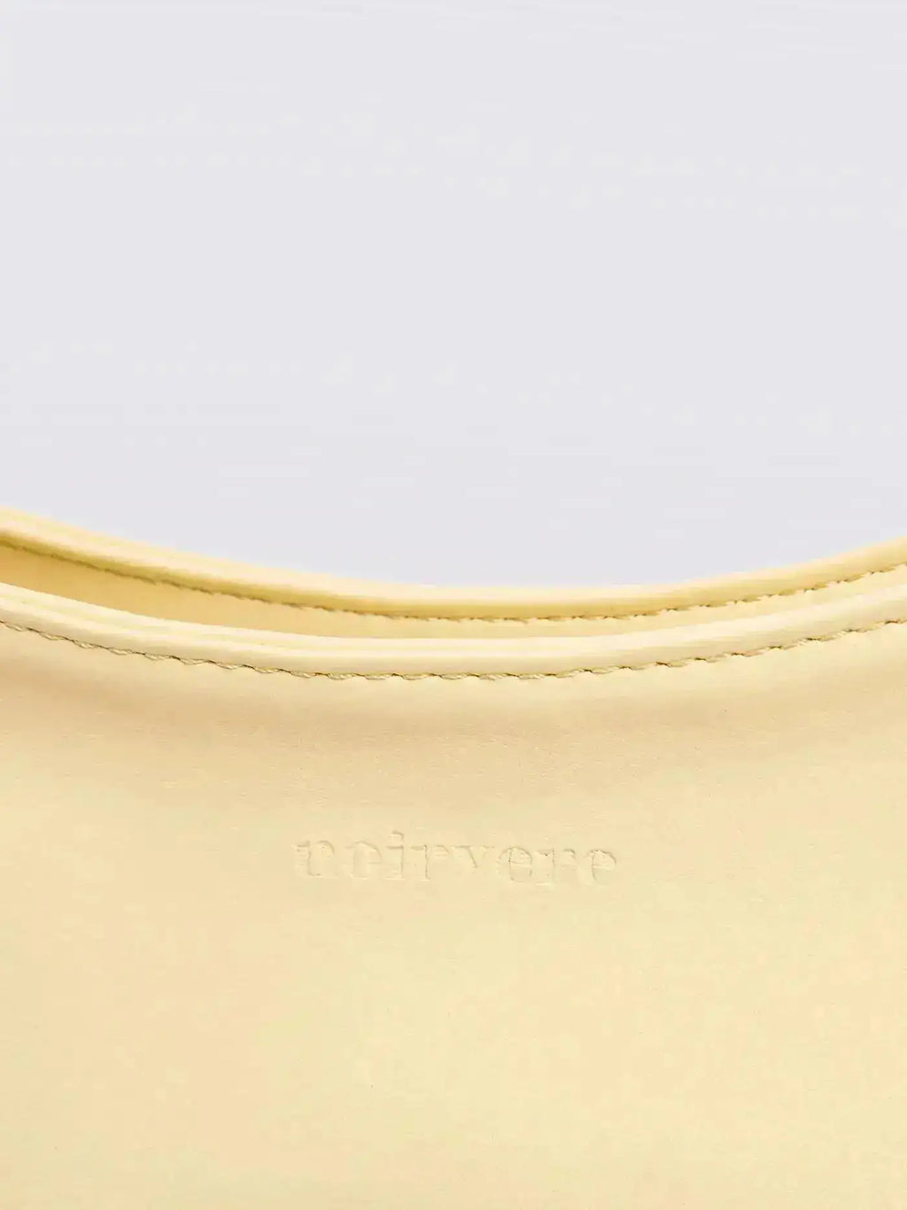 Noir Essence | Bolso Estructurado Negro Satinado