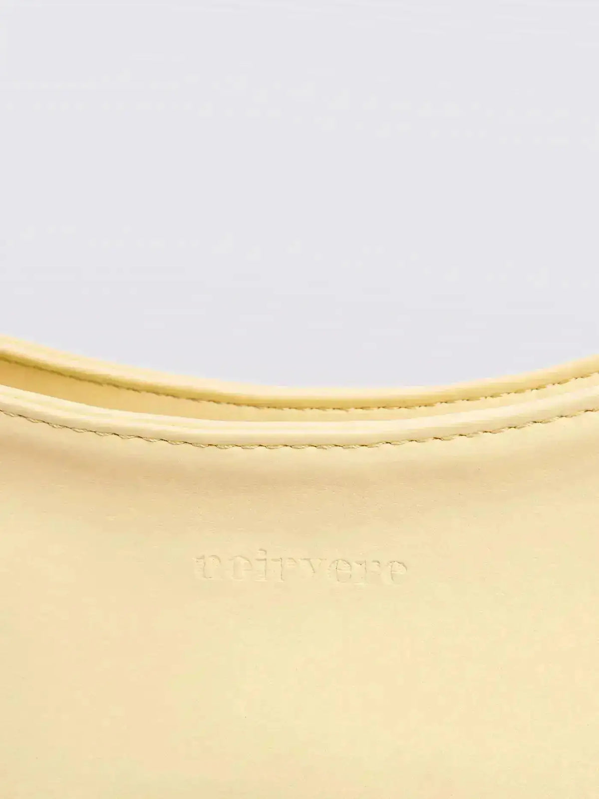 Noir Essence | Bolso Estructurado Negro Satinado