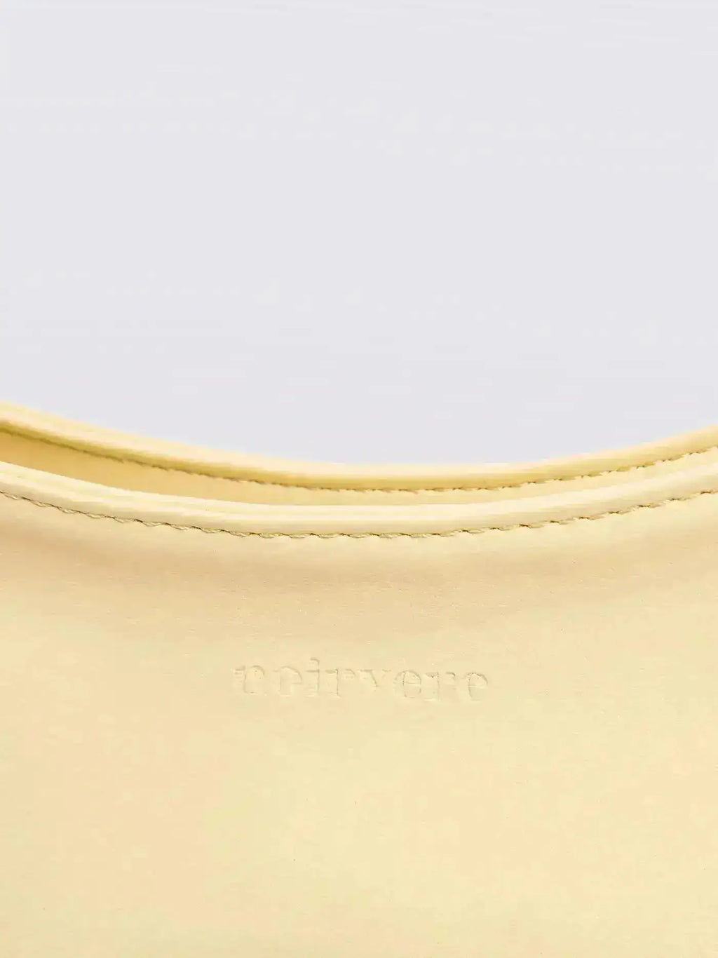 Noir Essence | Bolso Estructurado Negro Satinado