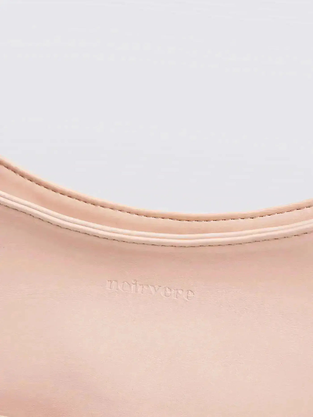 Noir Essence | Bolso Estructurado Negro Satinado
