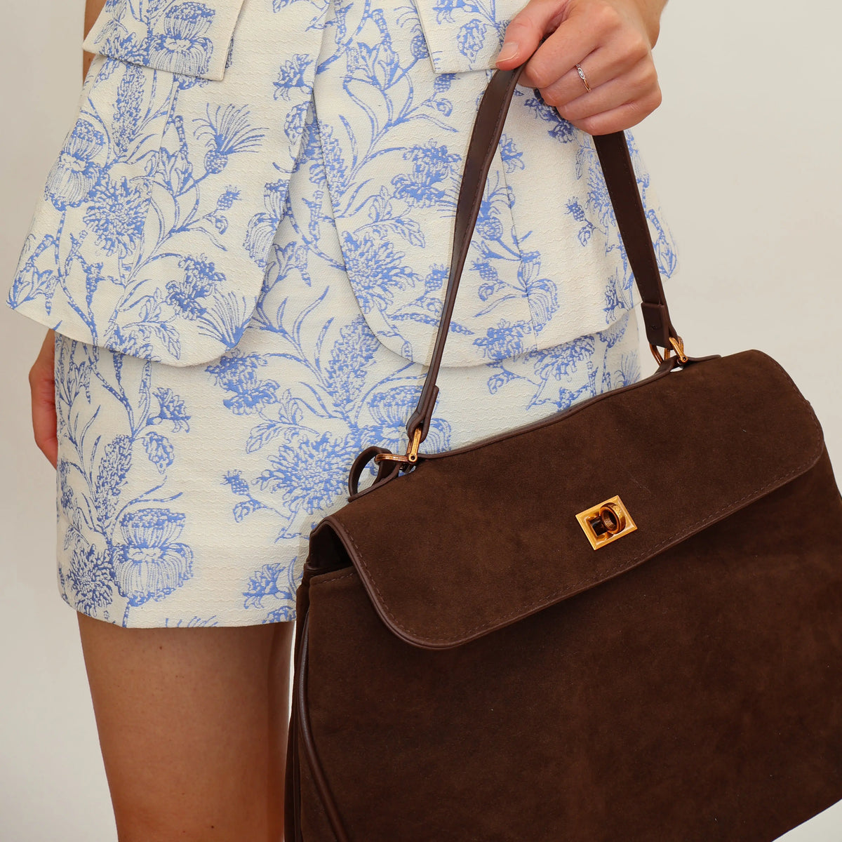 Clara | Bolso de Mano con Detalles Dorados