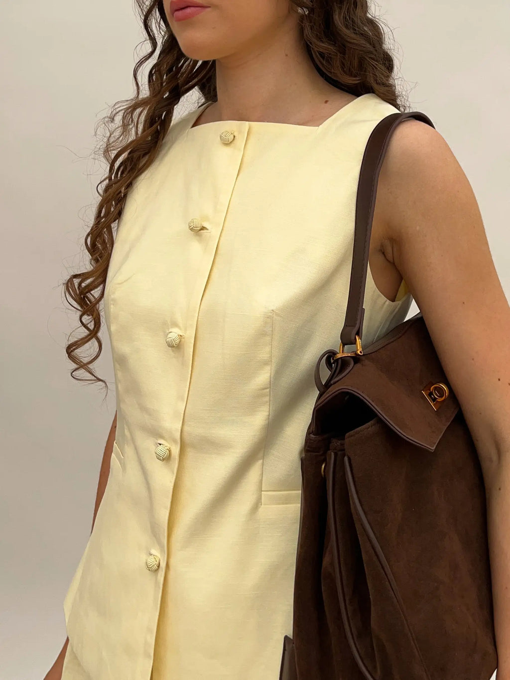 Clara | Bolso de Mano con Detalles Dorados