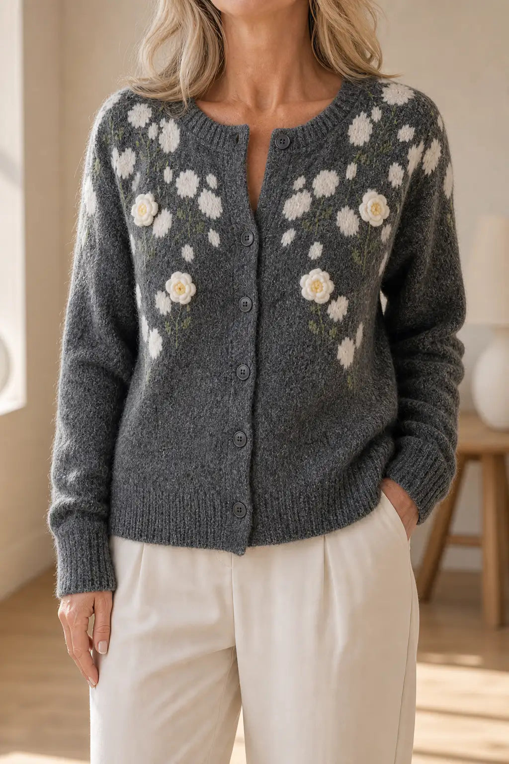 Justa | Cárdigan con Flores Bordadas y Botones