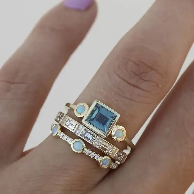 Erea | Anillo Dorado con Piedras Azules