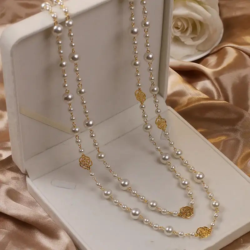Mercedes | Collar Dorado Elegante con Perlas