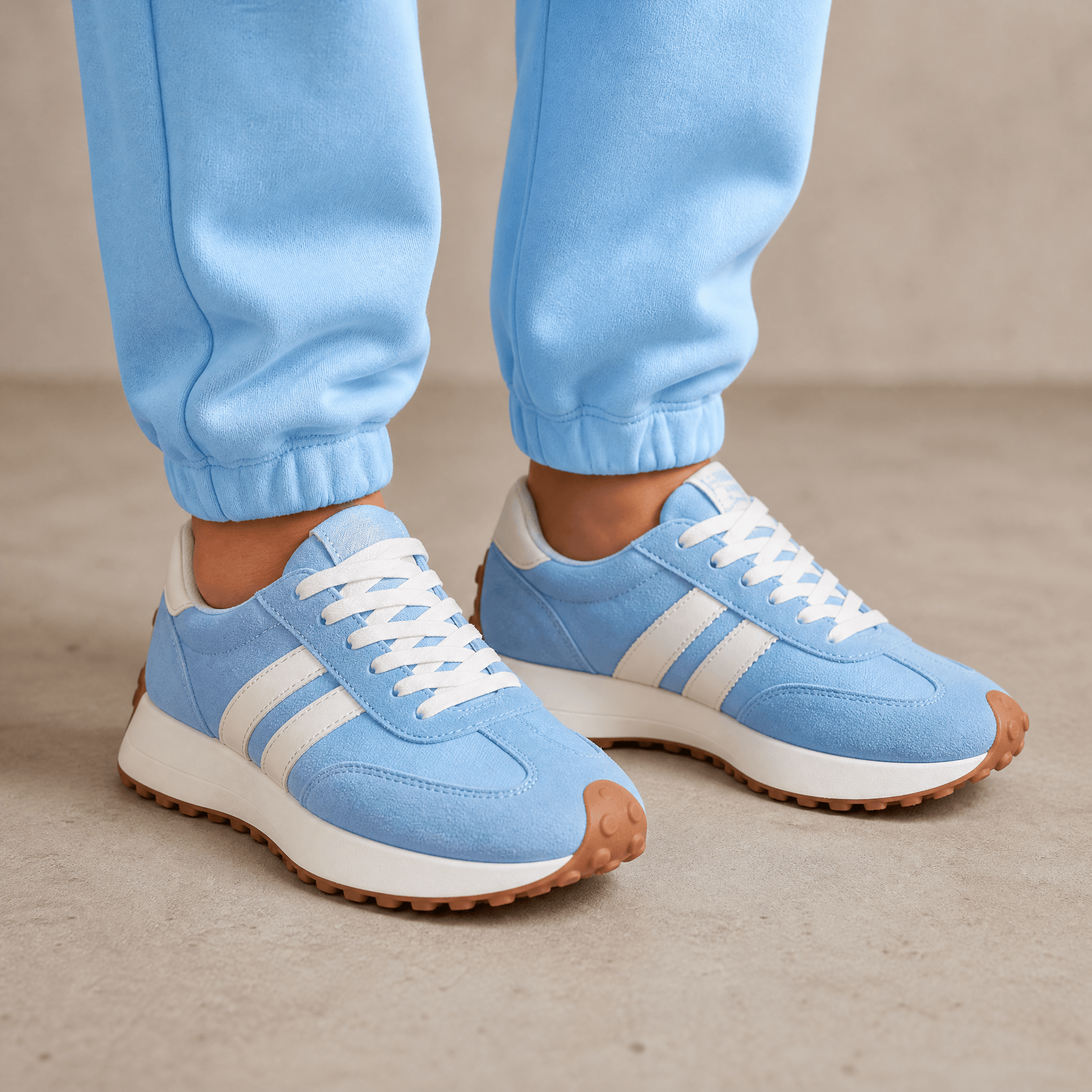 Julia | Zapatilla Retro de Ante Sintético