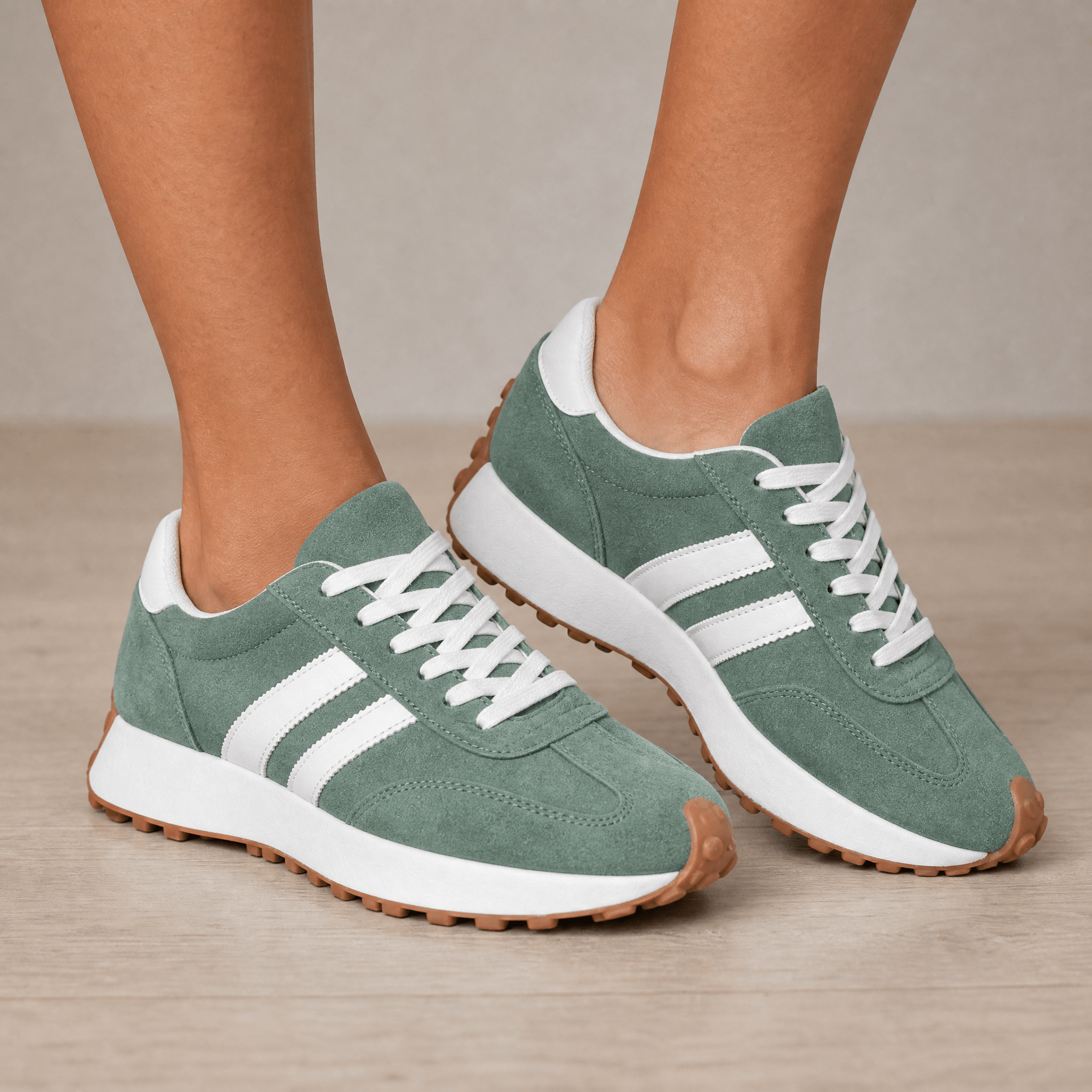 Julia | Zapatilla Retro de Ante Sintético