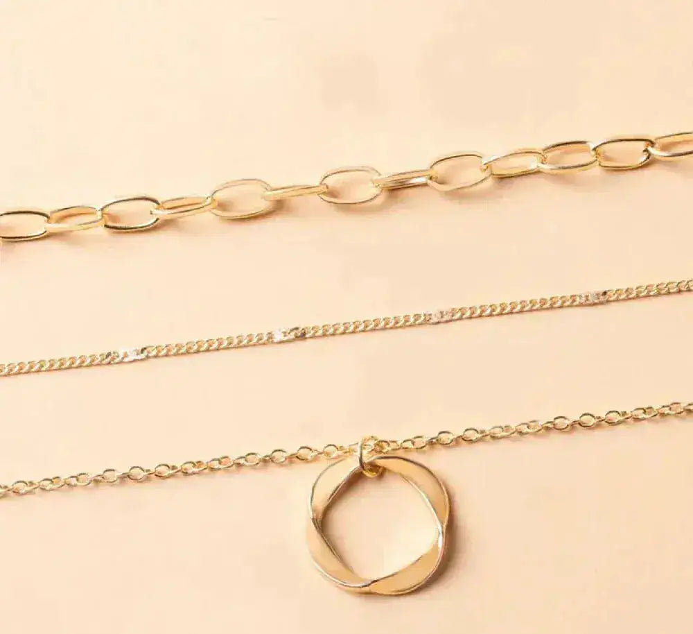 Trinidad | Collar Dorado de Capas con Colgante